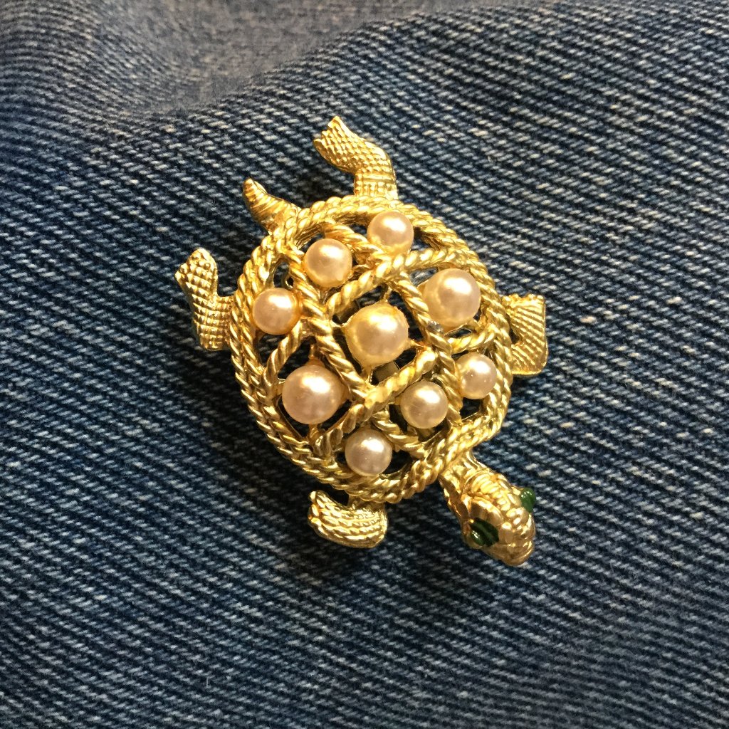 Sea Turtle Pin With 9 Faux Pearls
